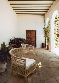 POLTRONA CON CUSCINO IN FIBRE NATURALI - JOSEFINA