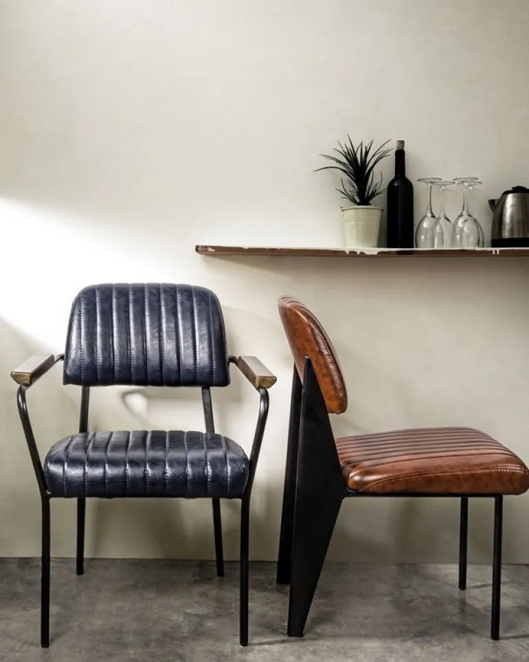 SEDIA CON BRACCIOLI IN ECOPELLE BLU - NELLY