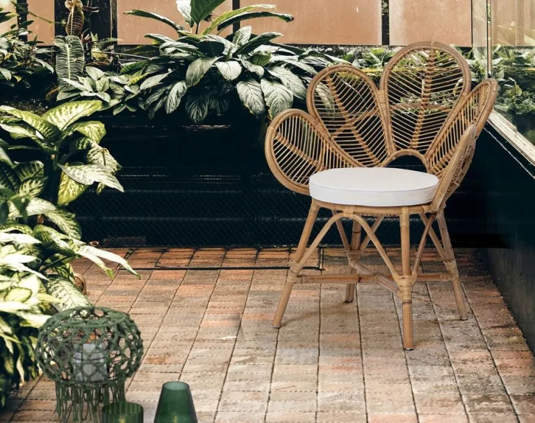 SEDIA CON BRACCIOLI IN FIBRE NATURALI - FLORES